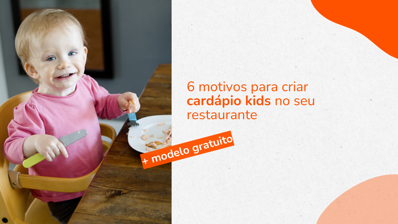 criança toda suja de comida comendo um cardapio kids